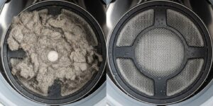 먼지가 가득 낀 세탁기 거름망과 깨끗하게 청소된 거름망 비교